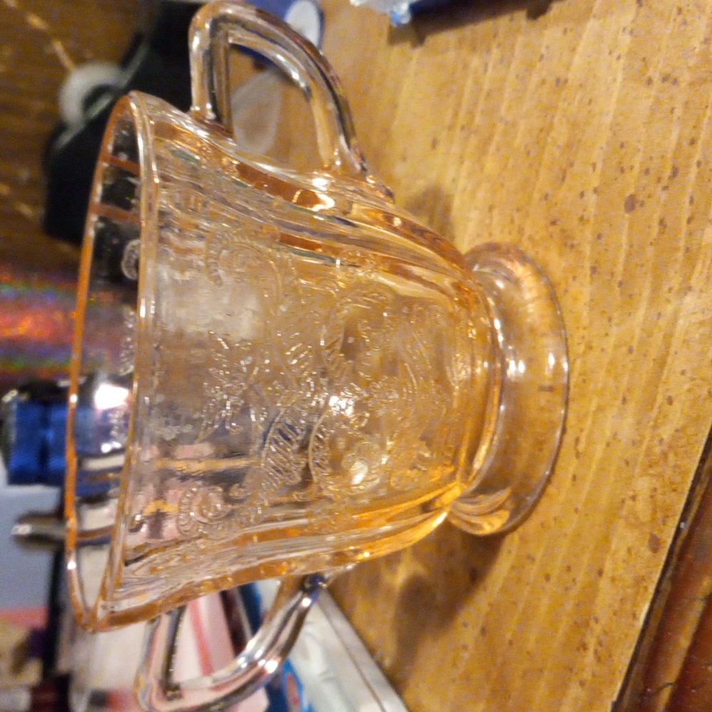Pretty pink/peach depression glass style bowl (Federal Glass)